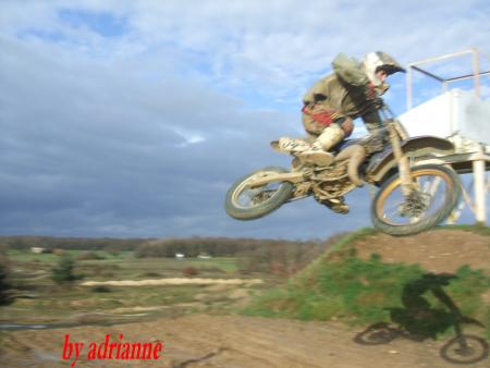 moi sur le terain de chateauroux et merci adrianne pour cette superbe tuf