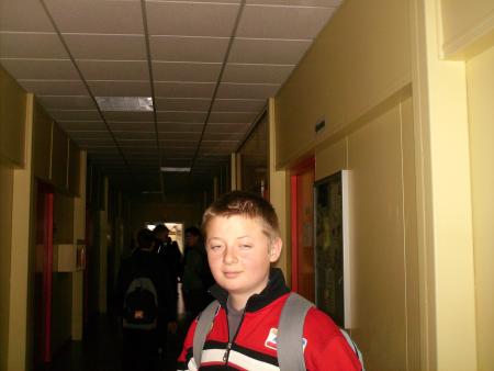 juju dans les couloire du collge et qui tire 1 sale tete lol