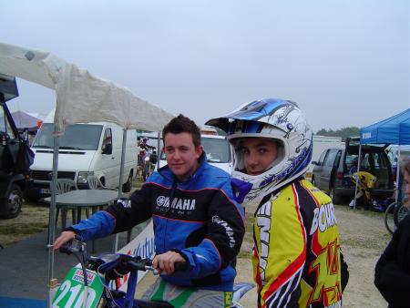 fabien et moi et sur la droite on voi 1 petite tete depasse et c est celle d Hélène LOL