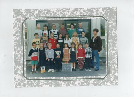 nous en CP et mylene regarde il y a josselin en bas a gauche en 3ieme il a 1 tete de b...